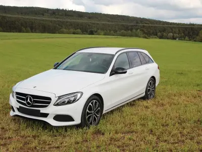 Używany Mercedes C200 136 KM (100 kW) 2018 Biały Sedan/Limuzyna