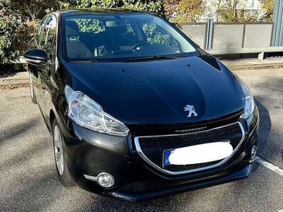 Schwarz Gebraucht 2012 Peugeot 208 Kleinwagen | 5.100 € (Fairer Preis)