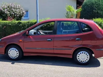 Gebraucht Nissan Almera 114 PS (83 kW) 2002 Rot SUV