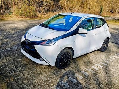 Second-hand Toyota Aygo 69 CP (50 kW) 2017 Alb Hatchback