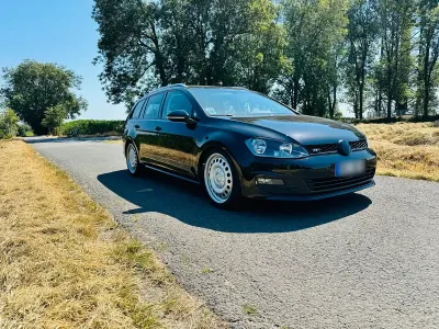 Gebraucht VW Golf VII LOUNGE 125 PS (91 kW) 2015 Schwarz Kombi