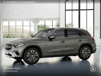 Używany Mercedes GLC200 204 KM (150 kW) 2023 Srebrny SUV