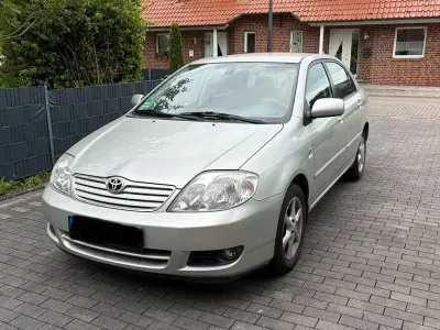 Używany Toyota Corolla Luna 110 KM (80 kW) 2005 Srebrny Sedan/Limuzyna