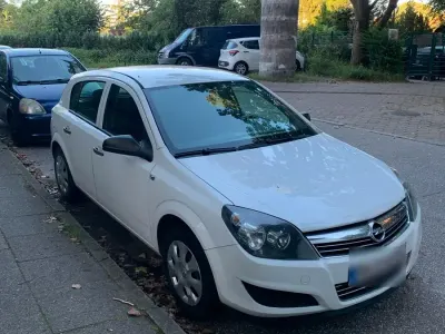 Gebraucht Opel Astra 90 PS (66 kW) 2009 Weiß Kleinwagen