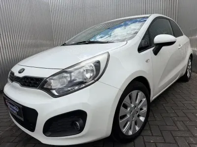 Gebraucht Kia Rio Attract 86 PS (63 kW) 2013 Weiß Limousine