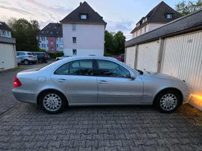 Gebraucht Mercedes E320 224 PS (164 kW) 2002 Silber Limousine