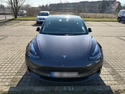 Käytetty Tesla Model 3