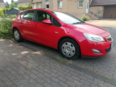 Gebraucht Opel Astra 115 PS (84 kW) 2010 Rot Limousine