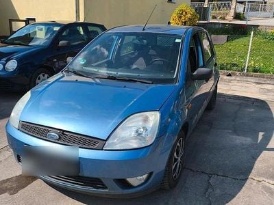 Second-hand Ford Fiesta 59 CP (43 kW) 2003 Albastru Hatchback