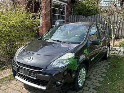Second-hand Renault Clio II Expression 75 CP (55 kW) 2010 Negru Berlinǎ