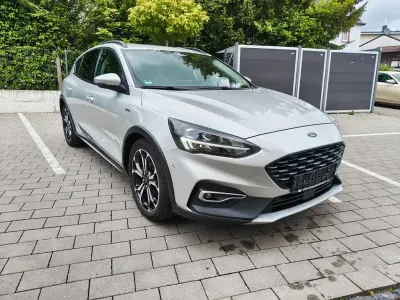 Używany Ford Focus Active 125 KM (91 kW) 2019 Srebrny Sedan/Limuzyna