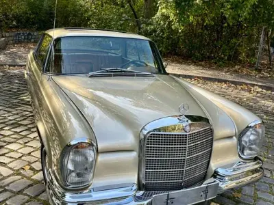 Używany Mercedes W111 SE 160 KM (117 kW) 1969 Złoty Coupe
