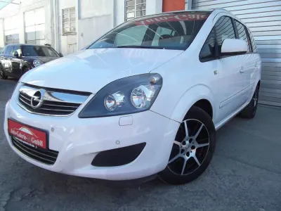 Usata Opel Zafira Family 140 CV (102 kW) 2013 Bianco Monovolume