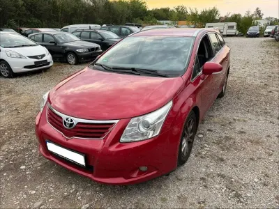 Gebraucht Toyota Avensis Edition 126 PS (92 kW) 2011 Rot Kombi