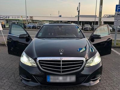 Gebraucht Mercedes E220 170 PS (125 kW) 2014 Schwarz Limousine