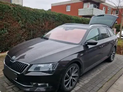 Używany Skoda Superb 179 KM (131 kW) 2017 Andere farben Kombi