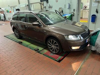 Gebraucht Skoda Octavia LAURIN & KLEMENT 184 PS (135 kW) 2015 Braun Kleinwagen