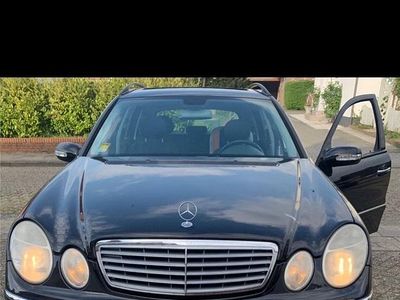 Usata Mercedes E200 163 CV (119 kW) 2005 Nero Station wagon