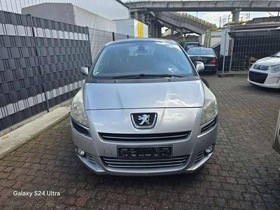 Gebraucht Peugeot 5008 Family 156 PS (114 kW) 2011 Silber Van / Kleinbus