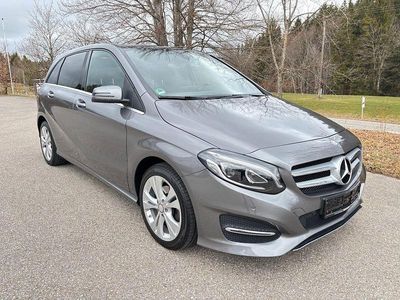 Gebraucht Mercedes B180 122 PS (89 kW) 2016 Grau Van / Kleinbus