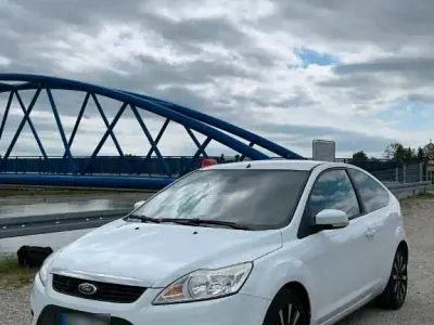 Gebraucht Ford Focus 101 PS (74 kW) 2010 Weiß Coupé