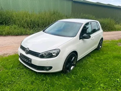 Gebraucht VW Golf VI 140 PS (102 kW) 2012 Weiß Kleinwagen