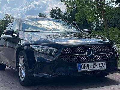 Gebraucht Mercedes A180 116 PS (85 kW) 2019 Schwarz Limousine
