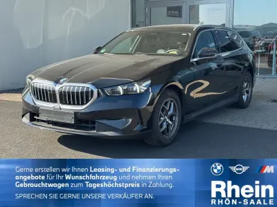 Gebraucht BMW 520 Comfort Edition 197 PS (144 kW) 2025 Saphirschwarz (metallic) Limousine