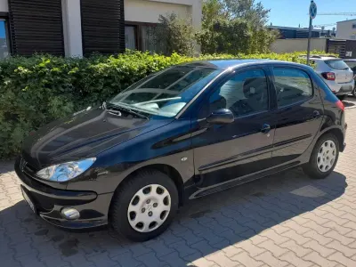 Używany Peugeot 206 68 KM (50 kW) 2008 Czarny Sedan/Limuzyna