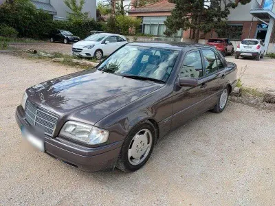 Gebraucht Mercedes C180 122 PS (89 kW) 1993 Braun Limousine