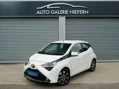 Gebraucht Toyota Aygo Connect Style 72 PS (52 kW) 2018 Weiß Kleinwagen