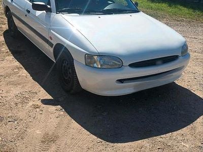Gebraucht Ford Escort 90 PS (66 kW) 1996 Weiß Limousine