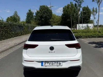 Gebraucht VW Golf VII 110 PS (80 kW) 2021 Weiß Kleinwagen
