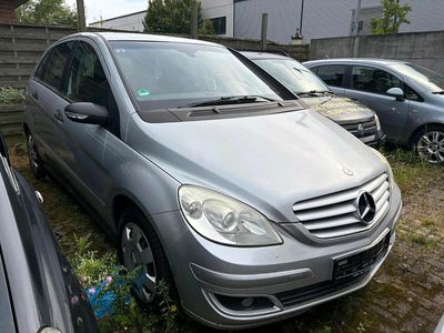 Mercedes B180