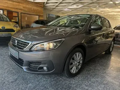 Gebraucht Peugeot 308 Allure 131 PS (96 kW) 2021 Grau Limousine