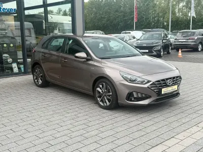 Gebraucht Hyundai i30 Trend 120 PS (88 kW) 2022 Grau Limousine