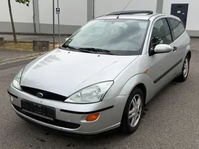 Gebraucht Ford Focus 116 PS (85 kW) 2001 Silber Limousine