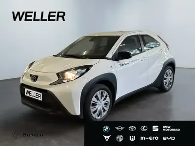 Gebraucht Toyota Aygo Play 72 PS (52 kW) 2025 Schneeweiß Kleinwagen