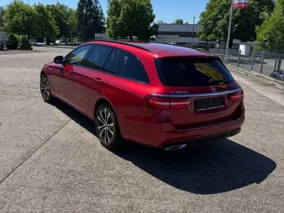 Gebraucht Mercedes E300 Avantgarde 306 PS (225 kW) 2020 Rot Limousine
