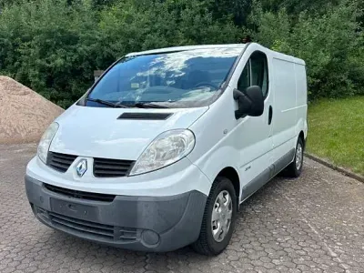 Gebraucht Renault Trafic 114 PS (83 kW) 2013 Weiß Van / Kleinbus