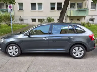 Gebraucht Skoda Rapid Ambition 90 PS (66 kW) 2015 Grau Kleinwagen