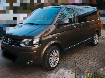 Begagnad VW Multivan Highline 180 HK (132 kW) 2010 Brun Minibuss