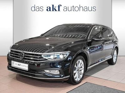 Deep black perleffekt Gebraucht 2024 VW Passat Elegance Kombi | 34.950 € (Superpreis)