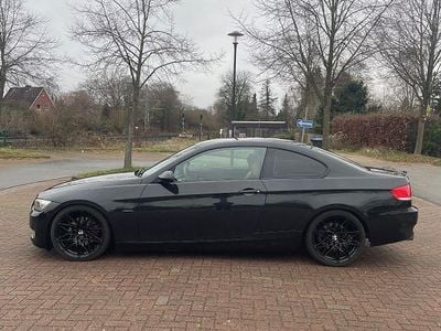 Gebraucht BMW 320 177 PS (130 kW) 2008 Schwarz Coupé