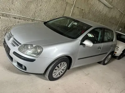 Gebraucht VW Golf V 105 PS (77 kW) 2004 Silber Kleinwagen