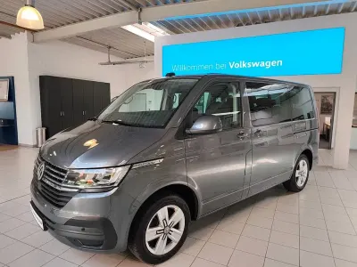 Gebraucht VW Multivan 204 PS (150 kW) 2023 Grau Van / Kleinbus