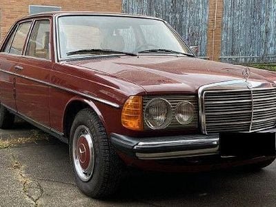 Gebraucht Mercedes 200 60 PS (44 kW) 1982 Rot Limousine