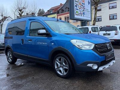 Blau Gebraucht 2020 Dacia Dokker Stepway Van / Kleinbus | 9.900 € (Superpreis)