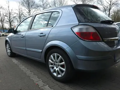 Usata Opel Astra 105 CV (77 kW) 2005 Grigio Utilitaria