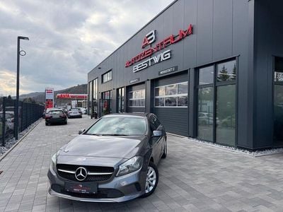 Gebraucht Mercedes A180 Style 122 PS (89 kW) 2017 Grau Limousine